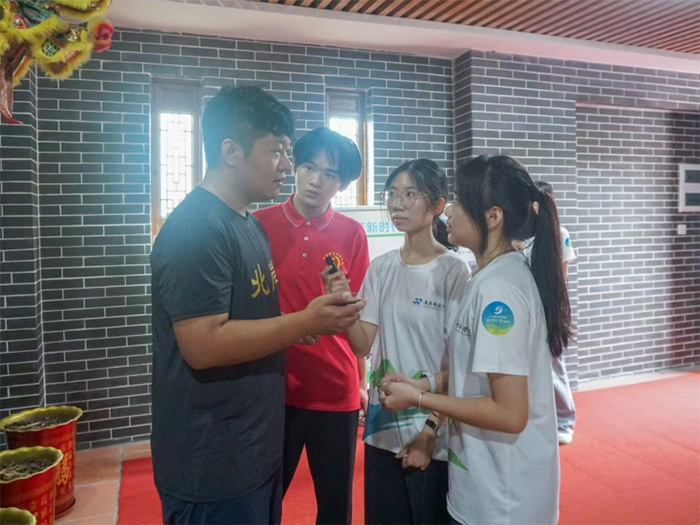 麒麟騰躍展風華，非遺傳承起新篇