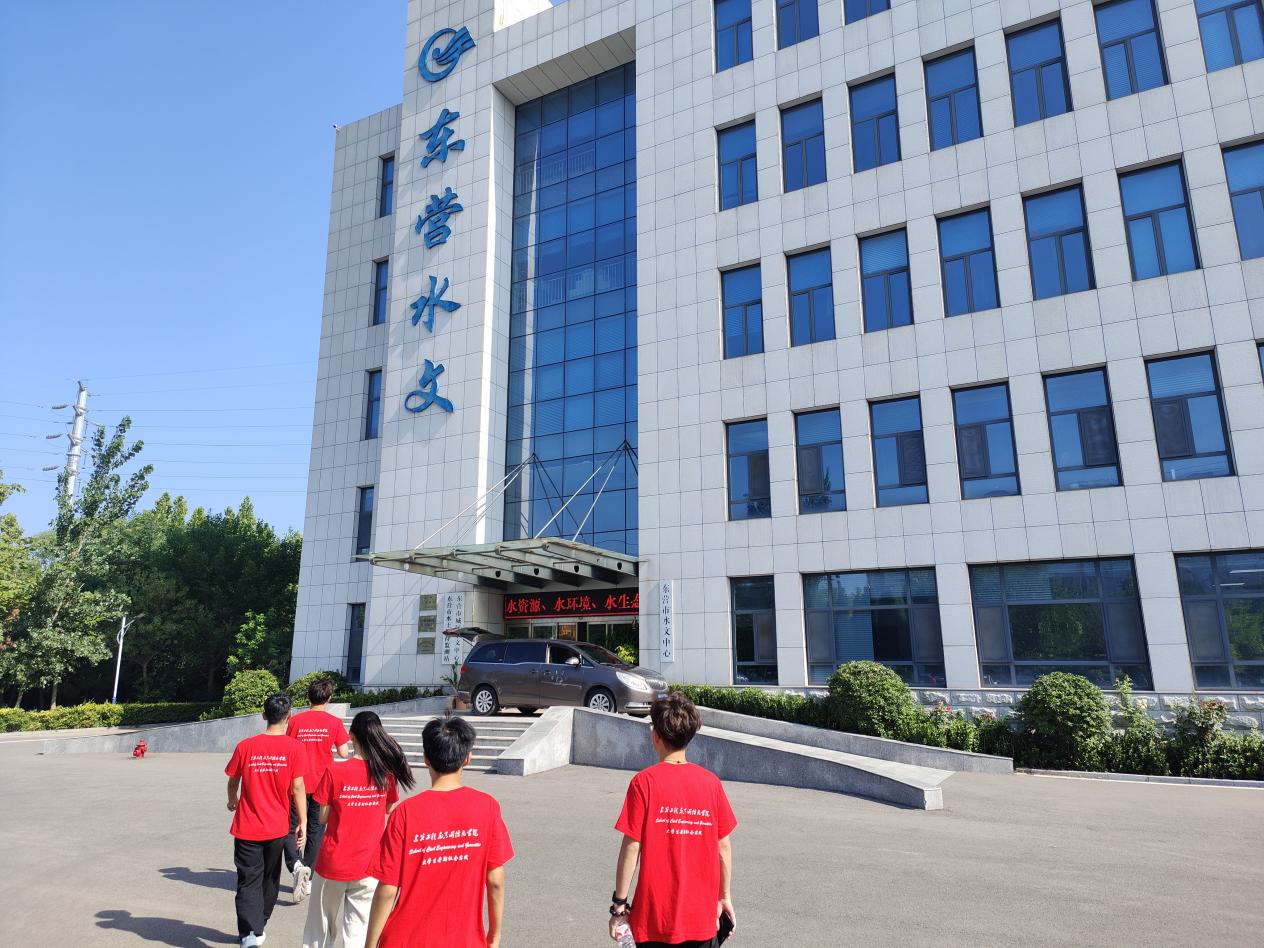 “青襟數維·共護黃河”實踐團前往東營市水文中心進行實踐調研