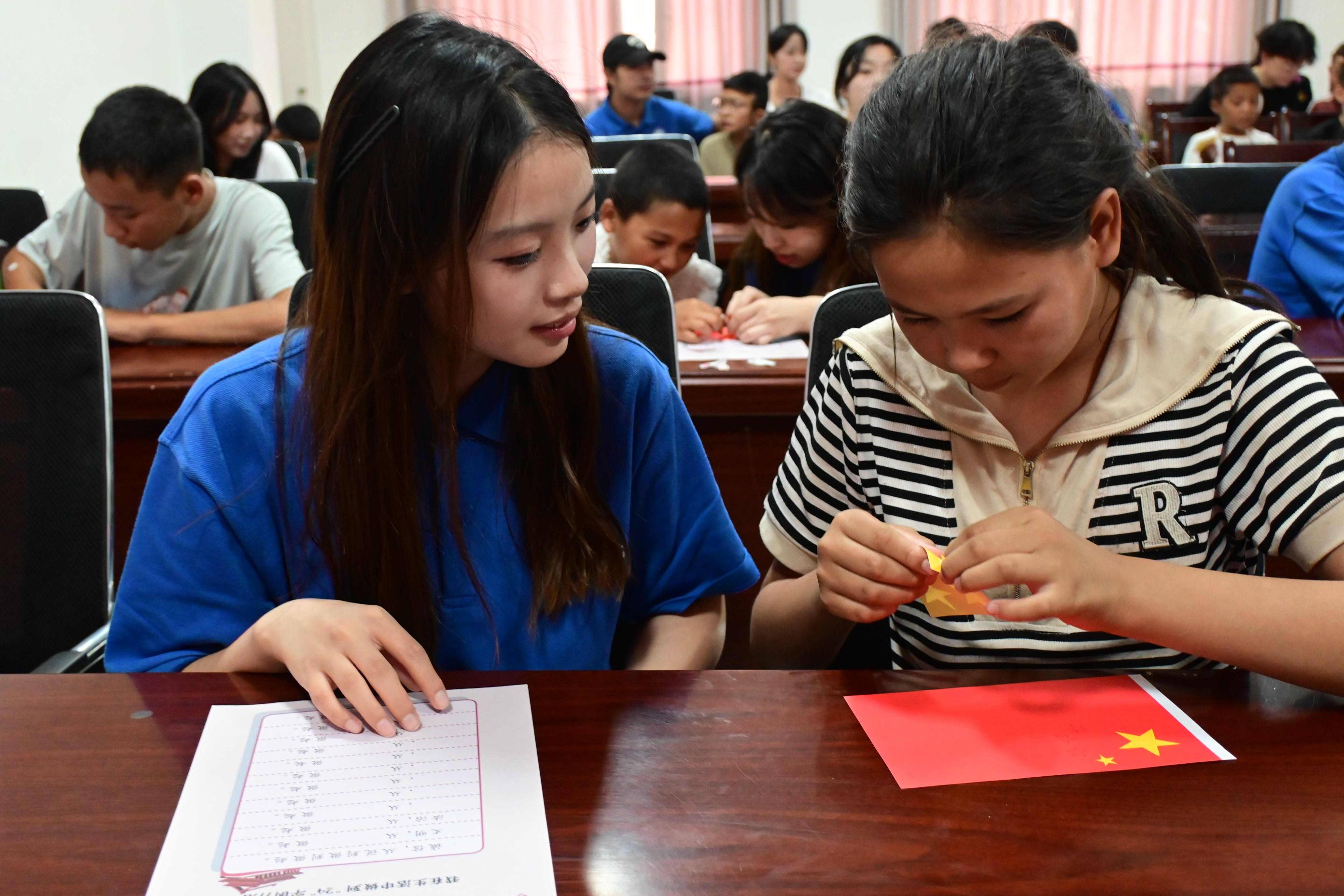 新疆政法學院“鏡頭凝同心，民族融情南疆行”民族實踐服務團昆侖社區繪就民族團結新畫卷