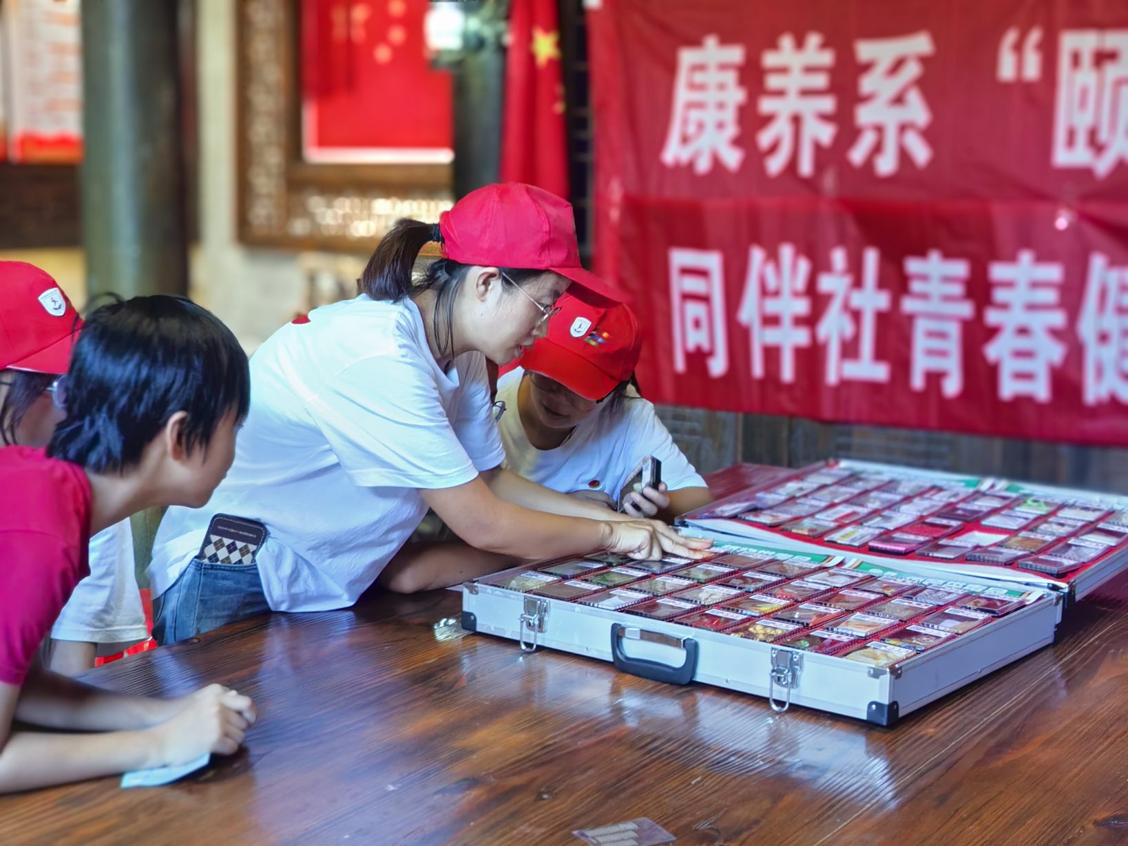 禁毒知識(shí)進(jìn)金溪，藝術(shù)繪夢(mèng)伴成長(zhǎng)：南昌健康職業(yè)技術(shù)學(xué)院學(xué)子三下鄉(xiāng)入鄉(xiāng)伴童心