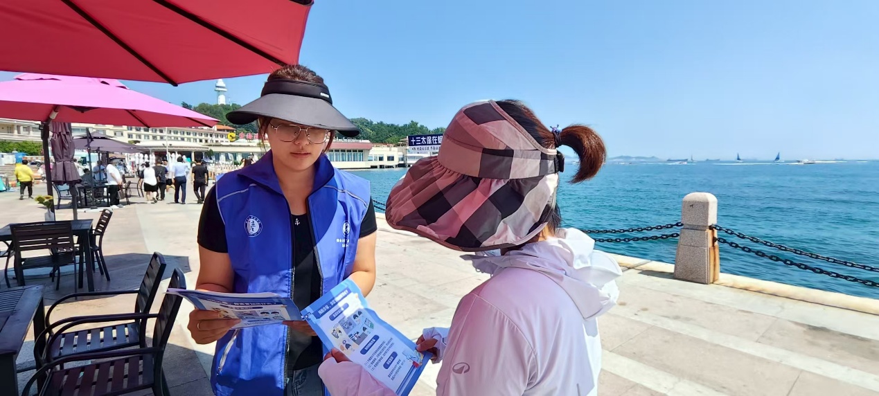 煙臺(tái)景點(diǎn)里的“反詐風(fēng)景線”｜AI詐騙線下調(diào)研