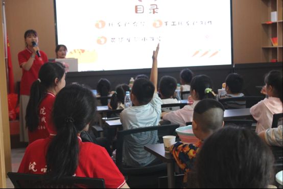 皖西學院外國語學院“七彩課堂社區行” 之藍色課堂點亮兒童暑期生活