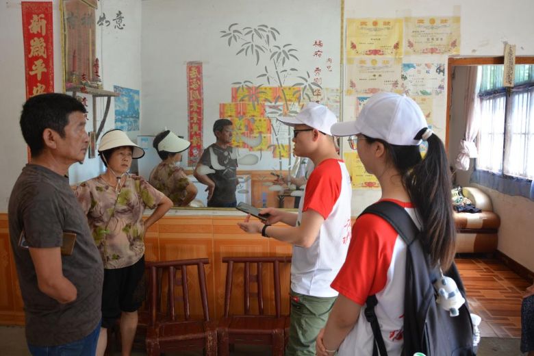 “心系旅農(nóng)”實踐團走進騎馬坡村：入戶訪民情，共話邊城發(fā)展