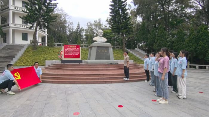 青春心向黨，建功新時(shí)代，展現(xiàn)新作為