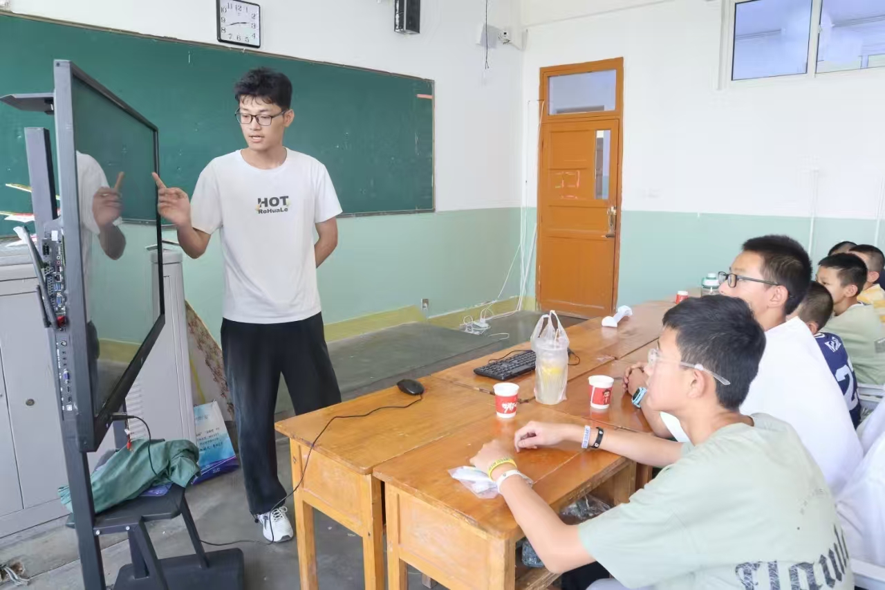 筑牢翱翔之基  放飛巡天夢想