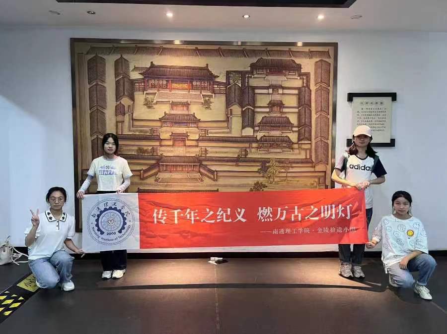 傳千年之紀義，燃萬古之明燈