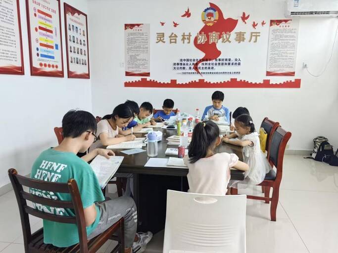 巢湖學院數學與大數據學院赴同大鎮“一老一小”教育關愛服務團走進廬江縣同大鎮靈臺、劉墩、魏蕩三村開展“守護童心 一同長大”公益暑托班