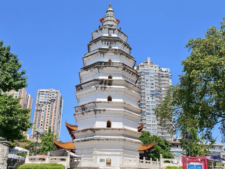 鐘鼓白塔映江陽(yáng)，古今交匯在瀘州