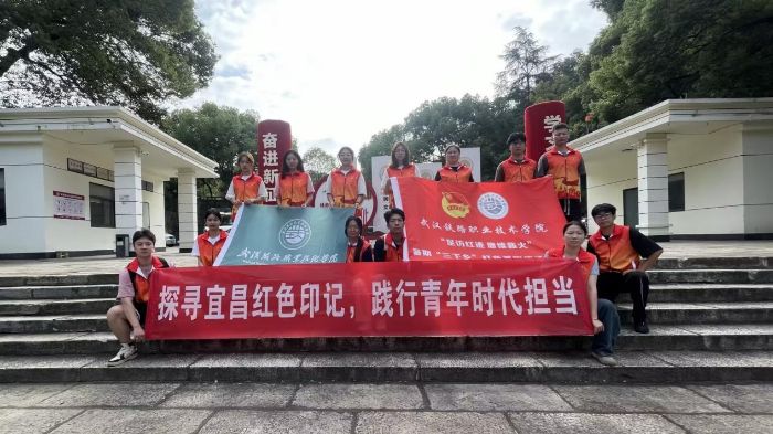 烽火印記淬初心青春擔當續榮光