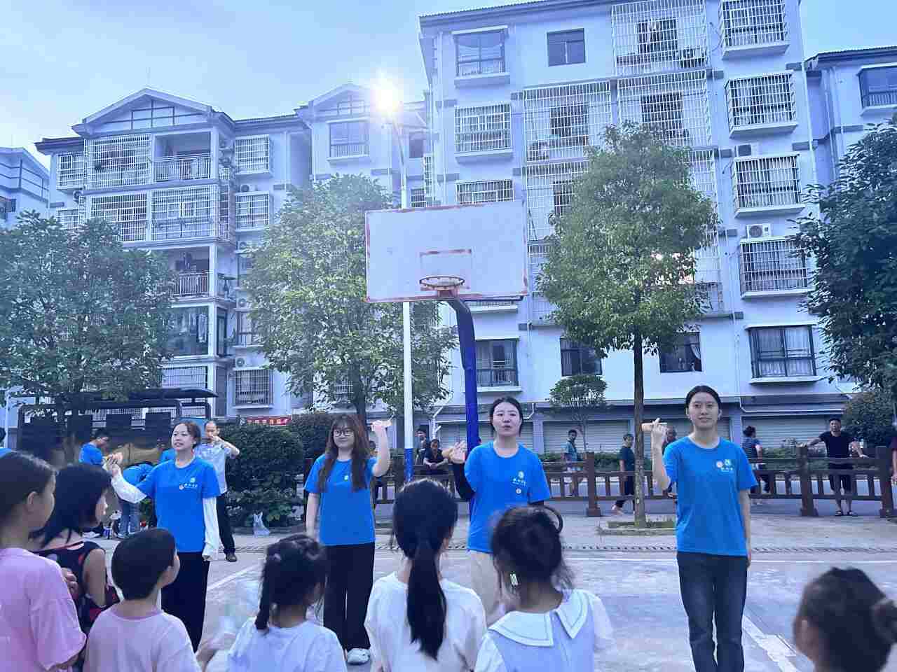 宣傳“零距離”，法學(xué)與公共管理學(xué)院龍升社區(qū)宣傳活動(dòng)