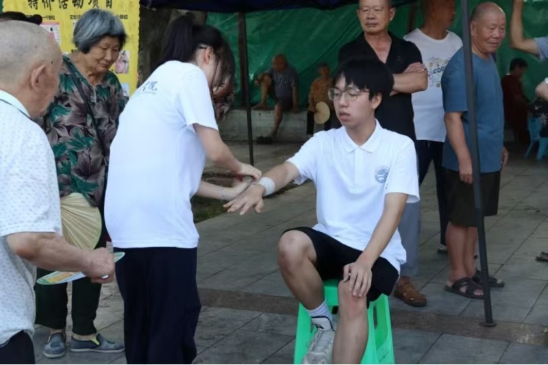 急救包扎守身體康健，青春奔赴護社區安康