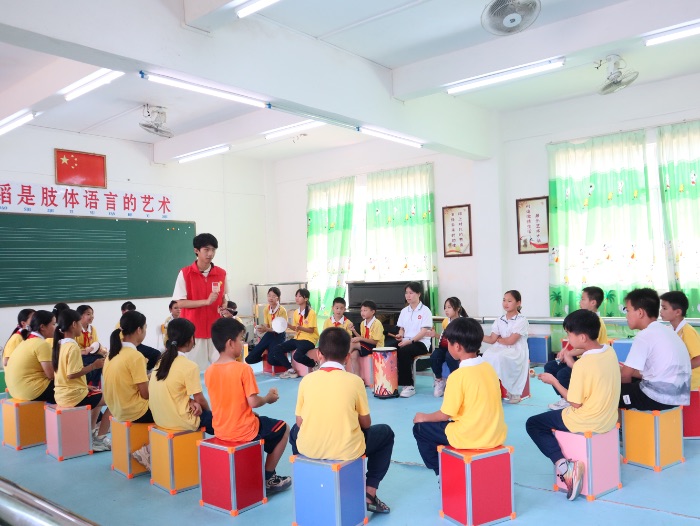 微光筑夢 情暖童心——韶關學院馬克思主義學院開展暑期資助育人活動