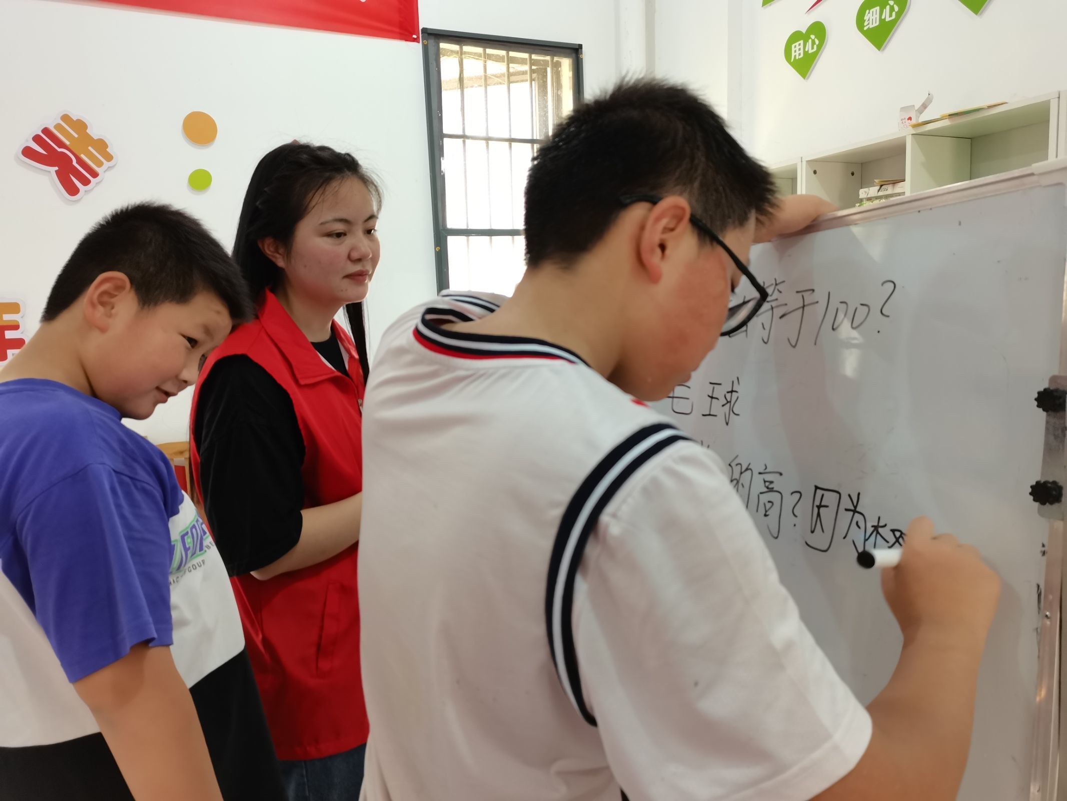 愛(ài)心點(diǎn)亮生命，青春鑄就未來(lái)