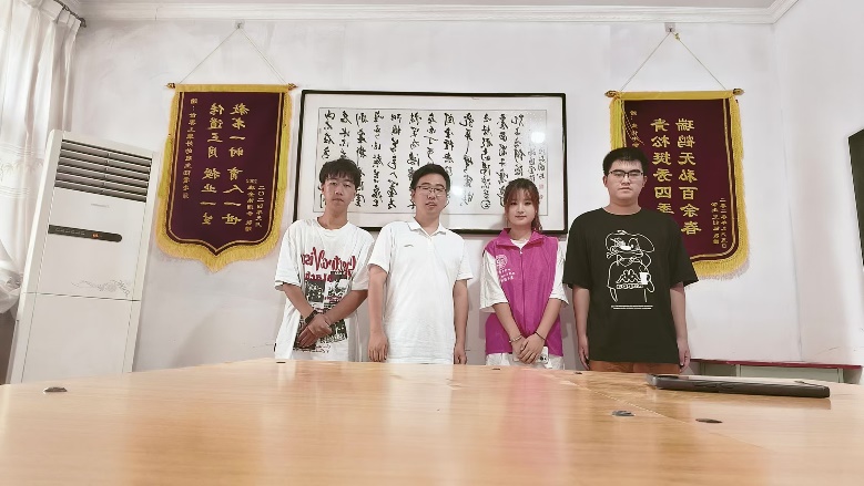 千山萬水尋師跡，一字一句話教育