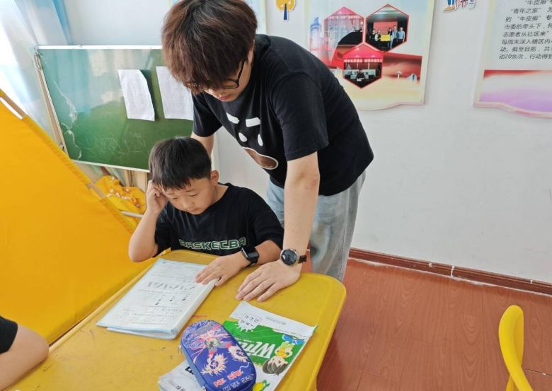 青衿筑夢崗嶺，彩筆繪就成長