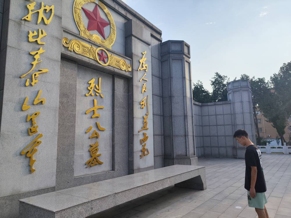 探訪紅色基地，傳承紅色精神