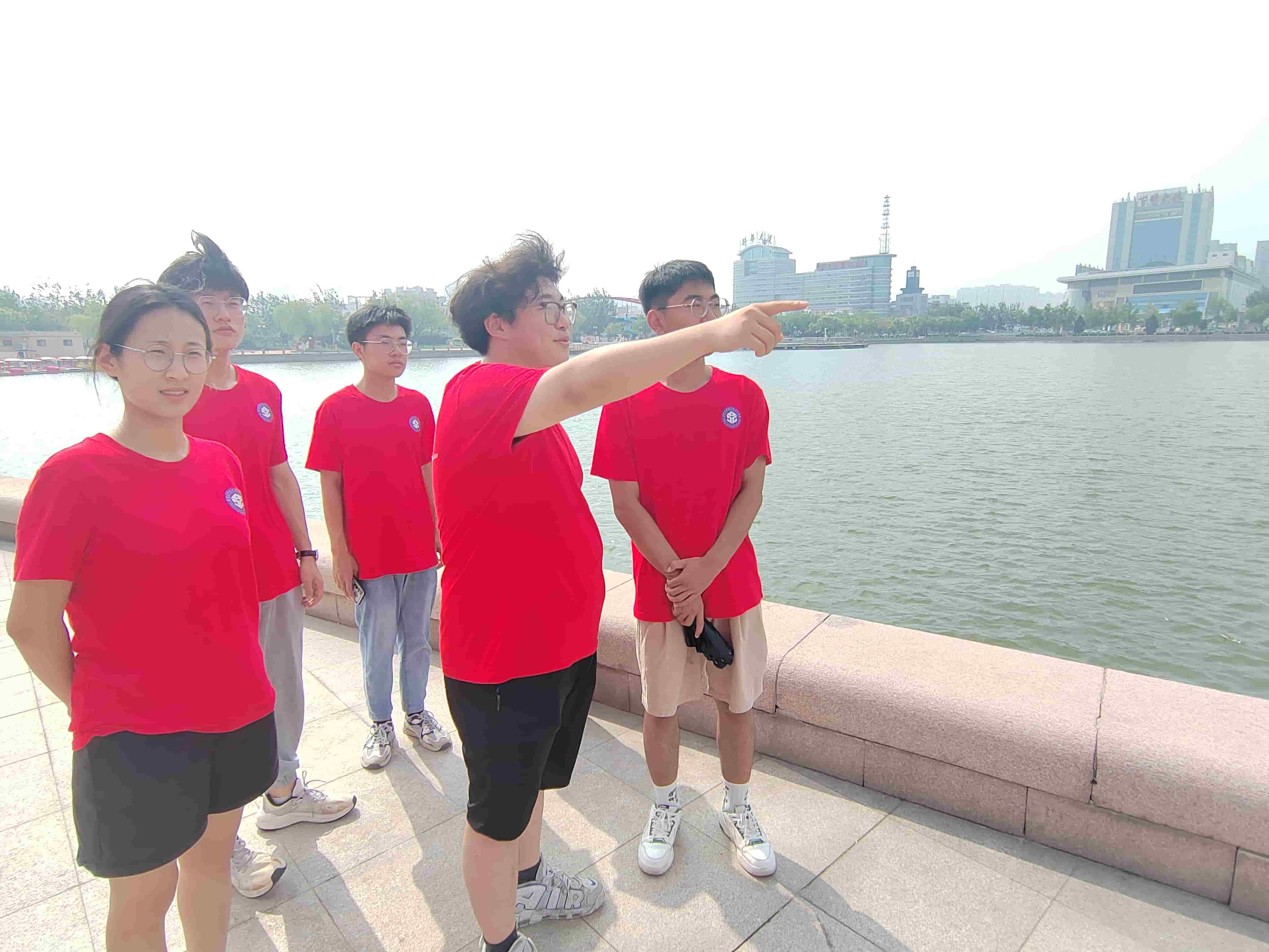 “青襟數維·共護黃河”實踐團赴德州明月湖景區調研黃河流域水系水文情況