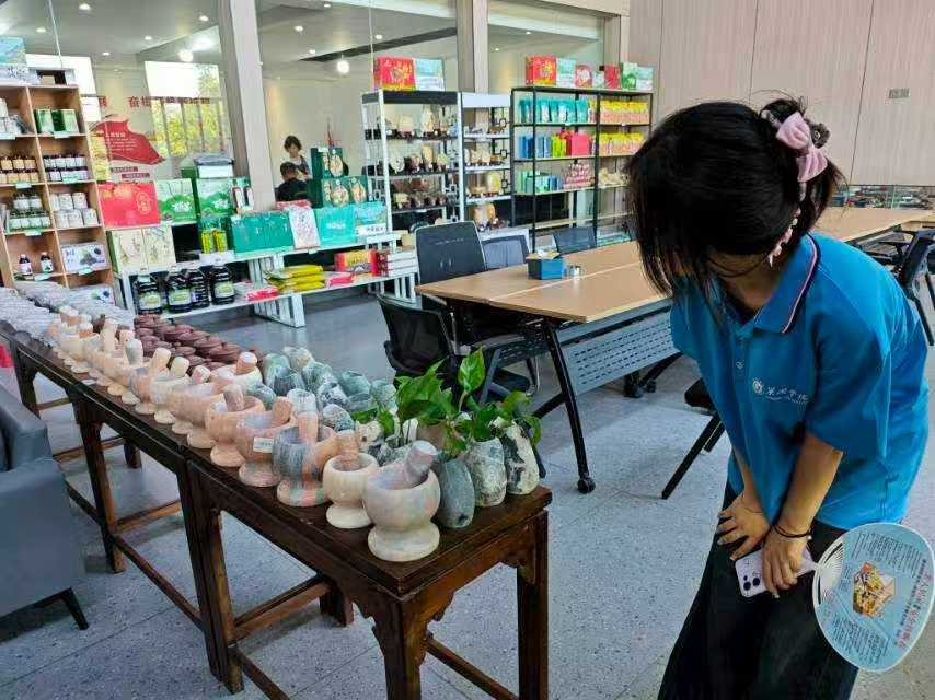 巢湖學院數學與大數據學院赴同大鎮“智匯農業，數聯鄉村”智慧農業發展調研團——赴同大鎮開展智慧農業專題調研