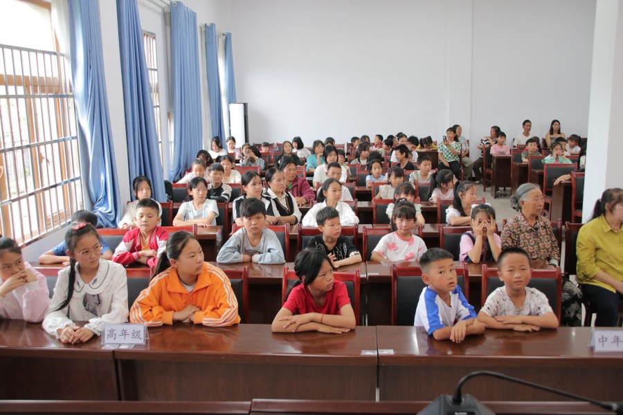 “七彩假期”關懷活動順利開展