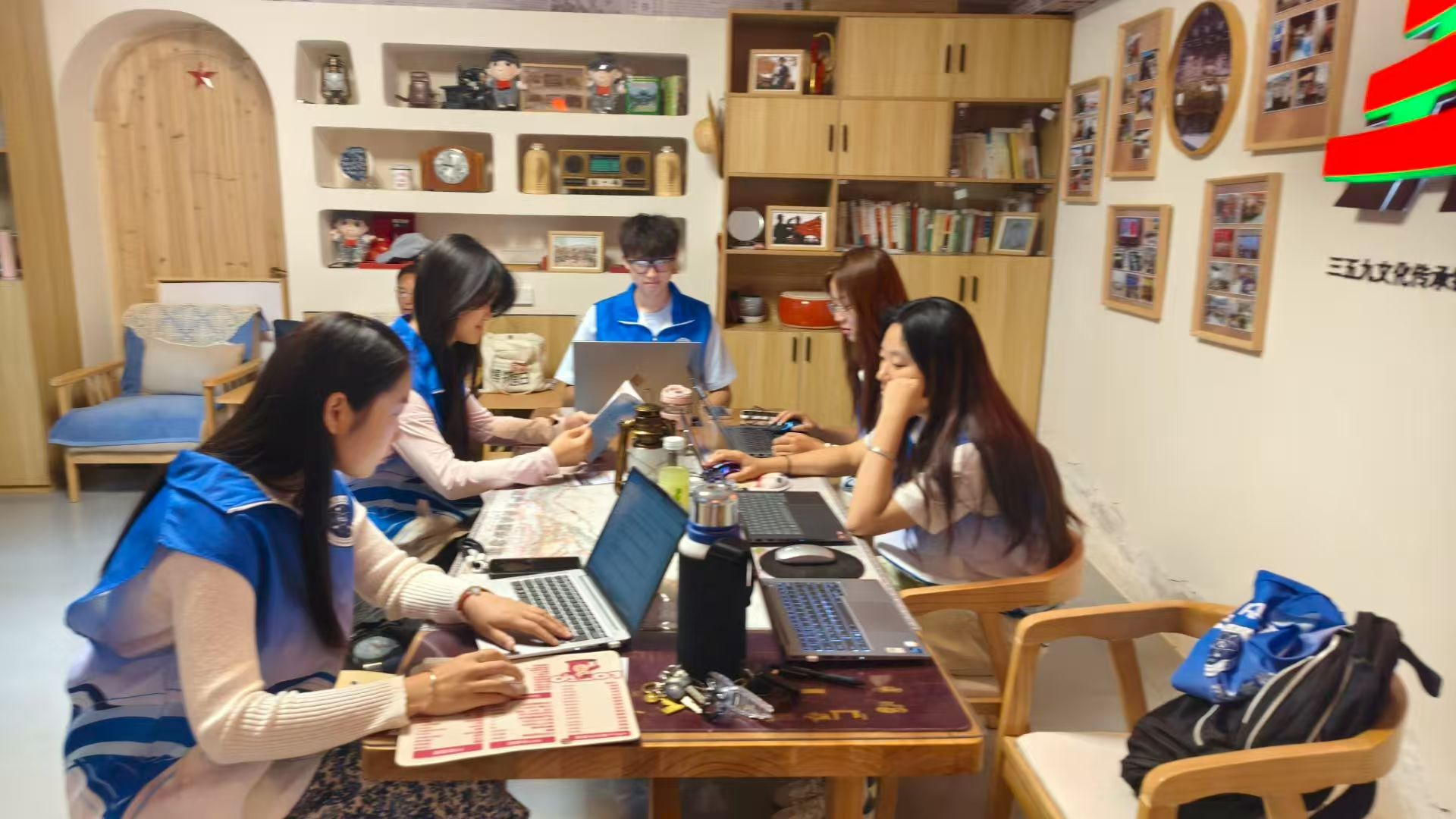 塔里木大學(xué)化學(xué)化工學(xué)院“凝心聚力奮進(jìn)新征程，攜手同心共圓中國(guó)夢(mèng) ”胡楊學(xué)子社會(huì)