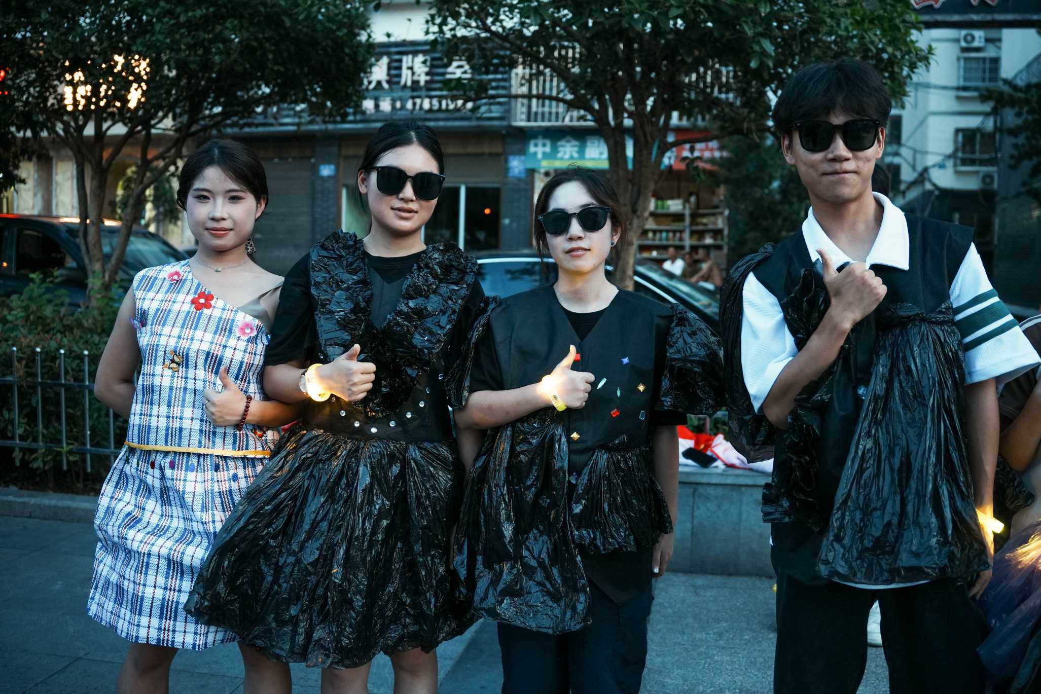 藝行編織鄉鎮匯演·環保充斥群眾理念——重慶移通學院零碳鄉村HUA廢為保鄉村振興青年實踐團暑期“三下鄉”社會實踐活動