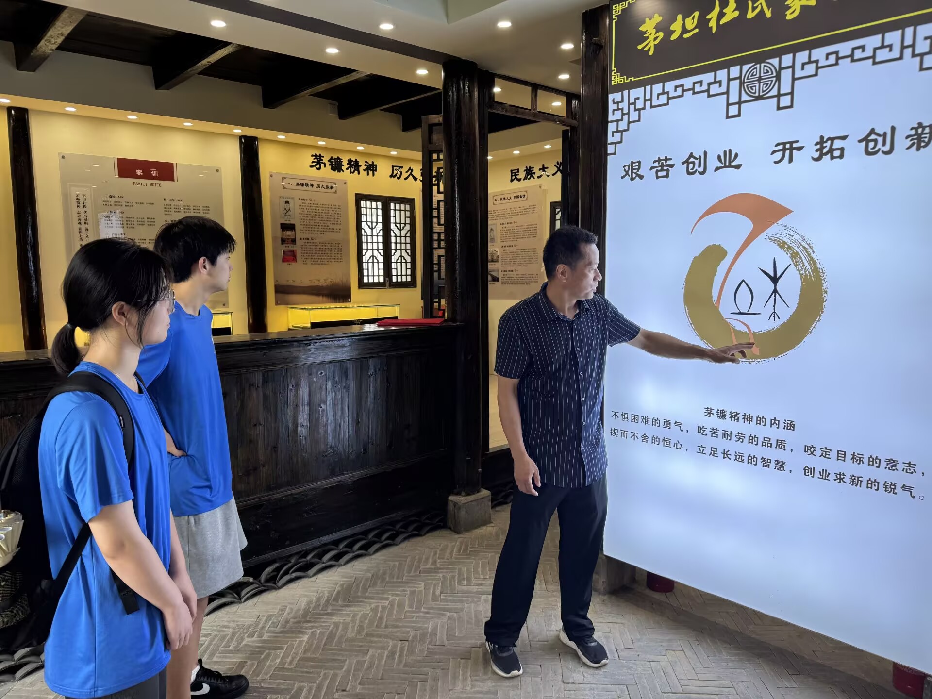 安徽理工大學"貴池儺戲傳承實踐隊"探訪茅坦村：守護非遺薪火 助力儺戲傳承