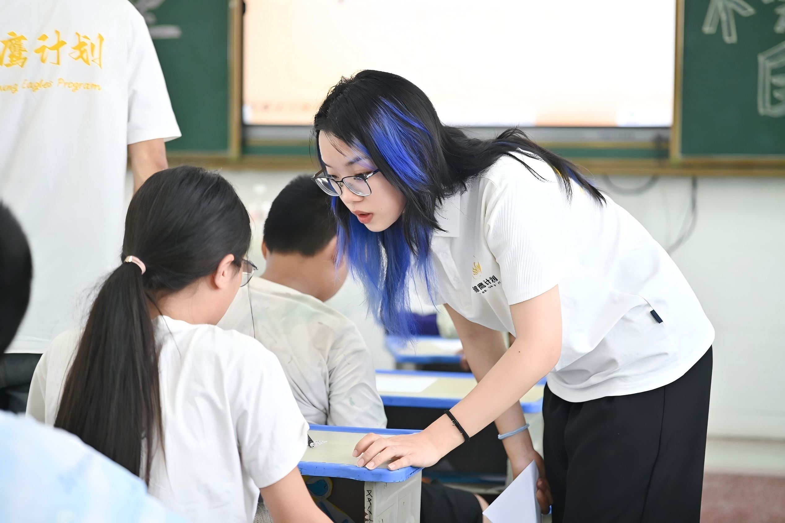 童心向陽·微光成炬——“雛鷹”小隊用愛點亮心靈成長路