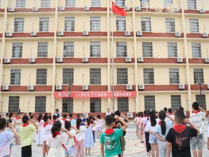 “云夢書韻揚軍魂，八一升旗育新人”武昌理工學院云夢書韻志愿服務隊開展八一建軍升旗儀式