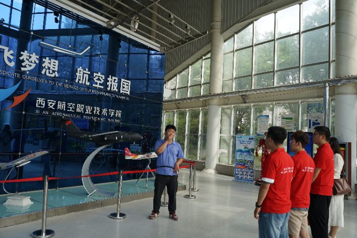 觸摸航空“筋骨”，鍛造報國“翼”魂