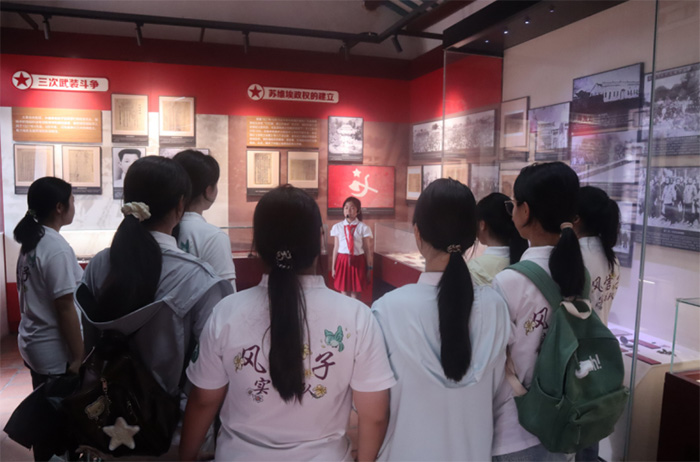 廣東省外語藝術(shù)職業(yè)學(xué)院：探尋紅宮紅場(chǎng)紅色脈絡(luò)