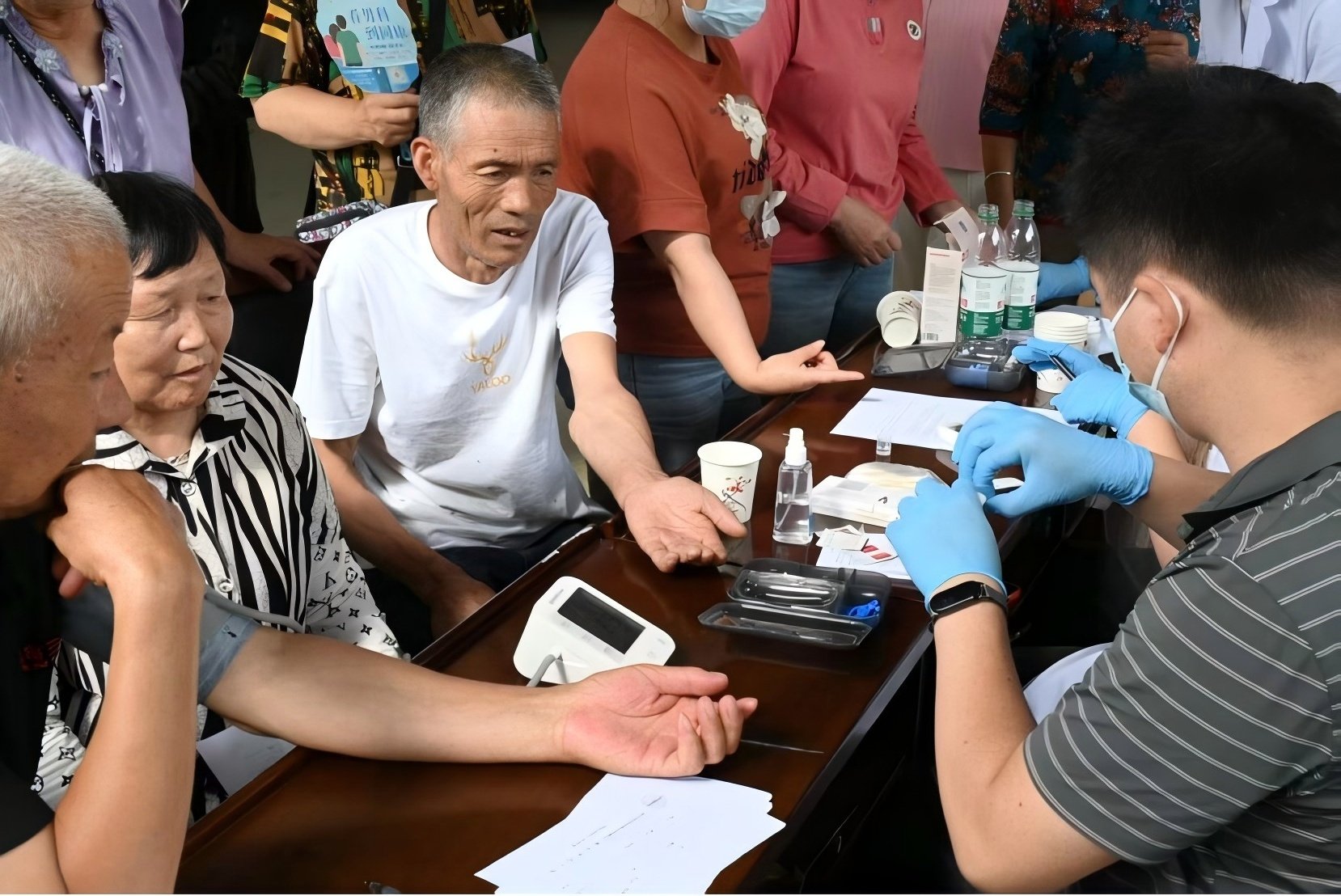 醫心醫意風雨行 防微守康潤如意