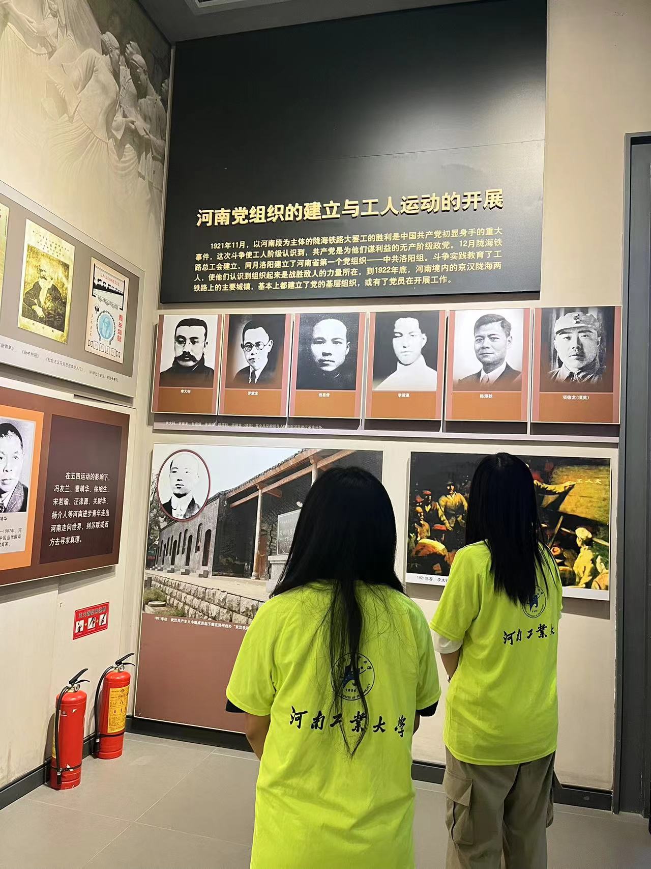 學生走進烈士陵園 緬懷英烈弘揚愛國精神