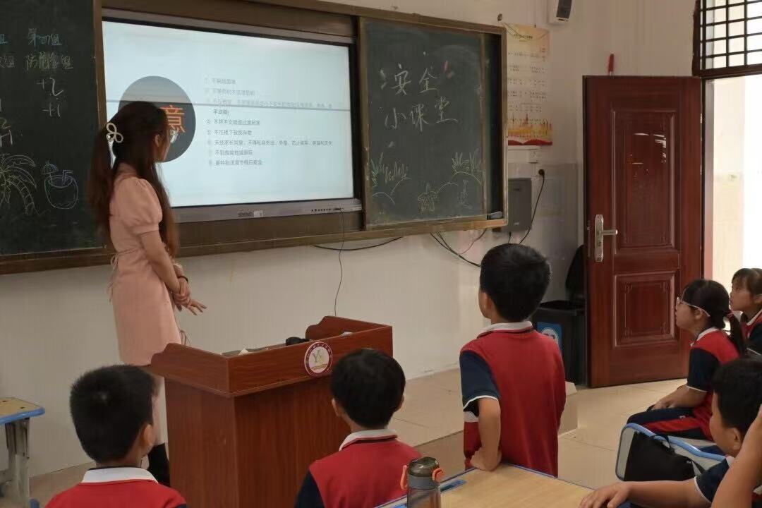 從指紋到胃繪：一場鄉村孩子的醫學奇遇