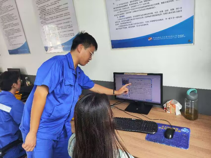 武漢鐵院“尋訪工匠精神”鐵路信號青年觀察團：匠心筑夢，電馭未來  —— 致敬鐵路電器鉗工常芳的堅守與奉獻