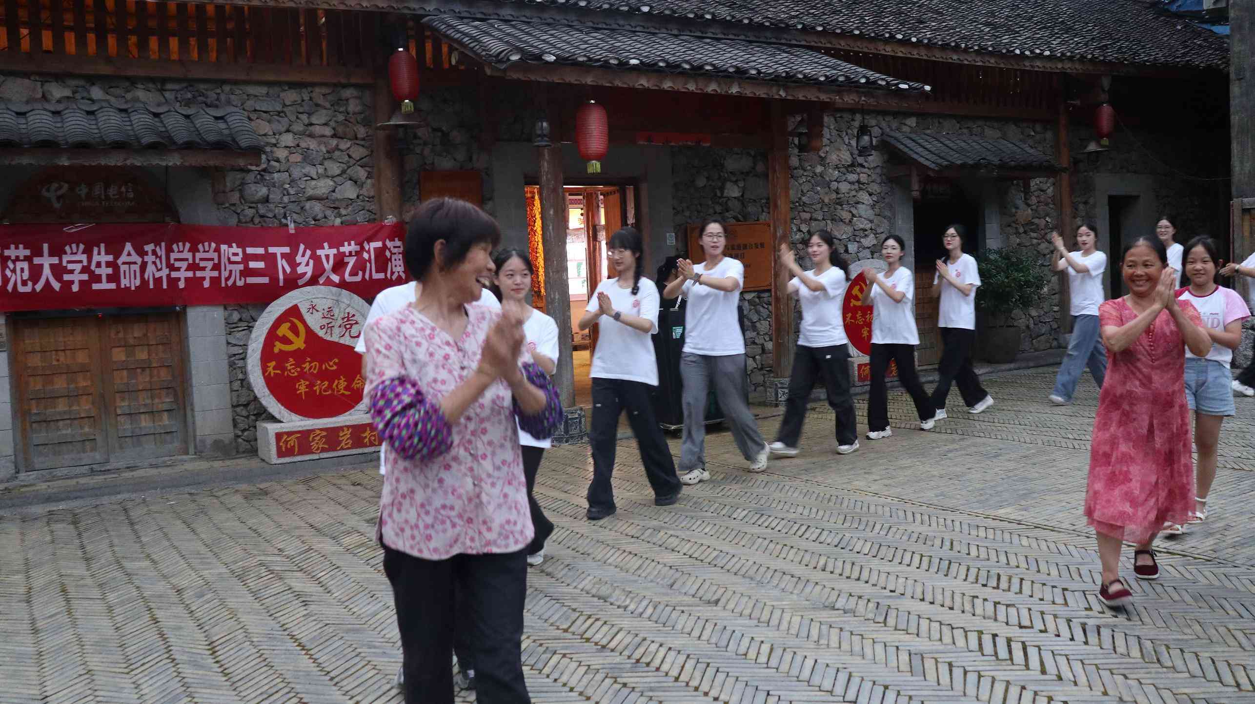 擺手舞躍非遺韻 青春歌頌酉陽情 ——重師生命科學學院三下鄉文藝匯演圓滿舉行