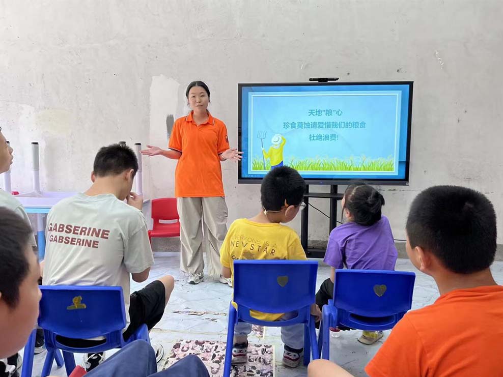 湖南信息學院藝術學院赴長沙縣"湘青聚智俱樂部"社會服務踐行暑期社會實踐團：以藝術