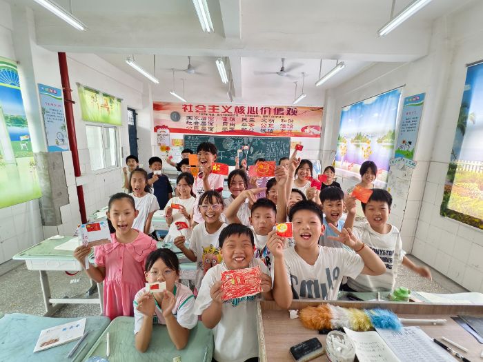 星火微光燃希望，盛夏耕耘護童心