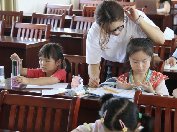 童聲紅韻育幼苗，妙筆丹青繪鄉(xiāng)韻——合肥大學(xué)“墨染橋隧·繪筑鄉(xiāng)韻”實(shí)踐團(tuán)深耕韓莊村