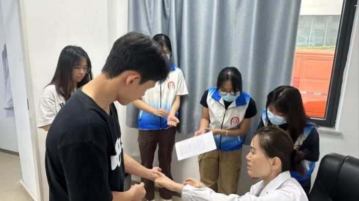 青春踐行醫(yī)者仁心：廣東醫(yī)學(xué)子開展中醫(yī)惠民義診