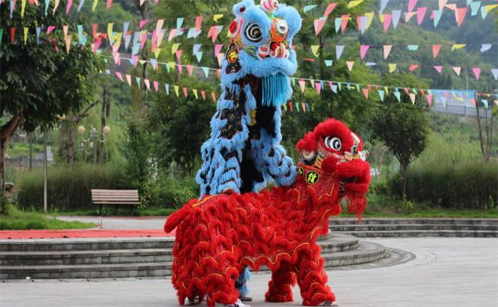 重外漢教學子“三下鄉”：千年技藝傳承，讓龍駒獅舞“活”