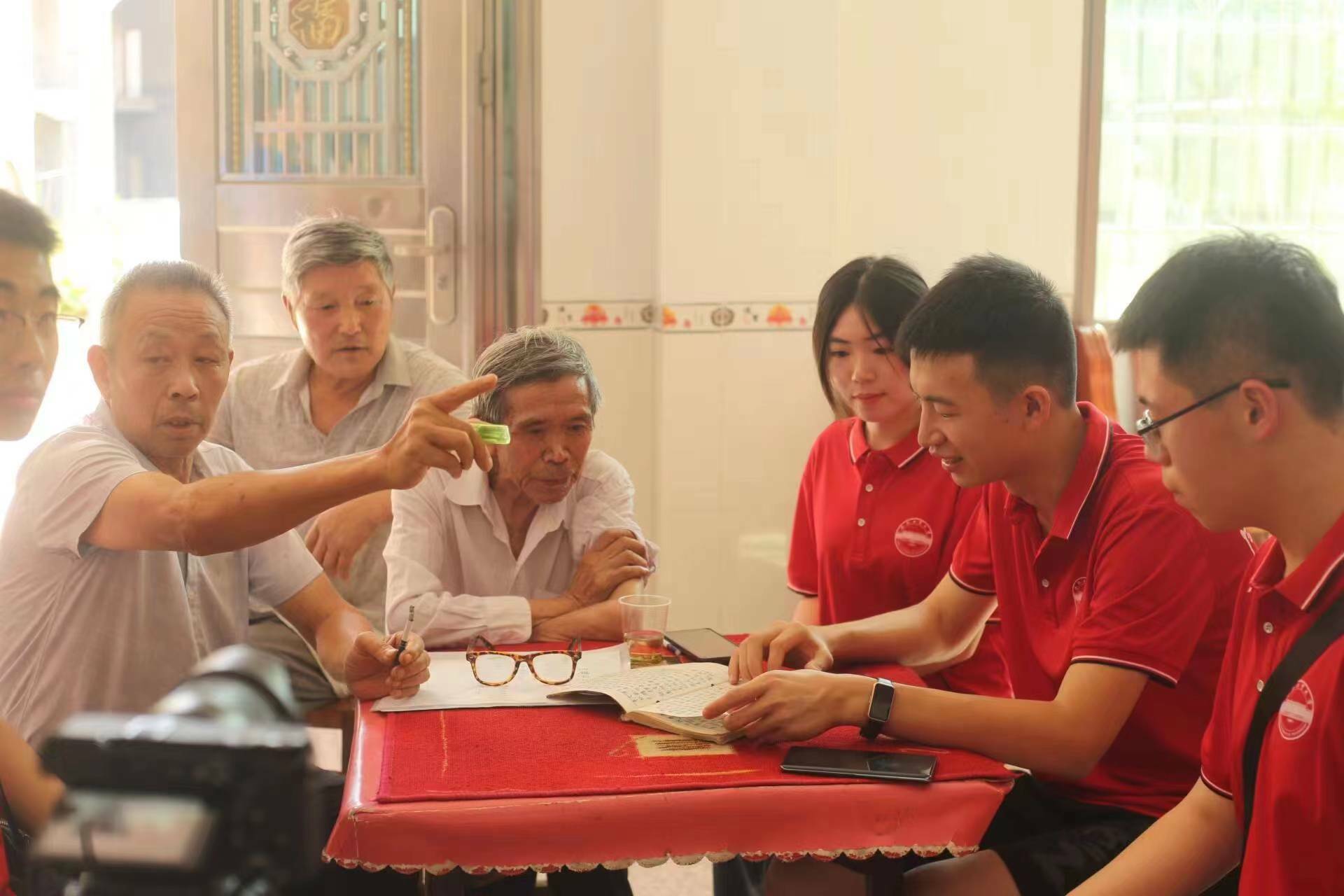 訪(fǎng)皮影世家，賞文化燈華