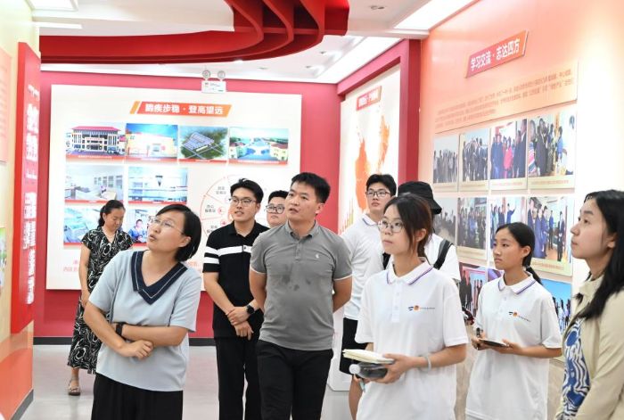 青島大學自動化學院尋“紅韶”溯“黃壤”啟“綠疇”智耕實踐團赴曲堤街道開展社會實踐