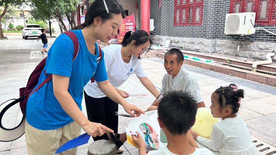 懷化學院“三公”志愿服務團——推廣法律知識，幫助切實問題