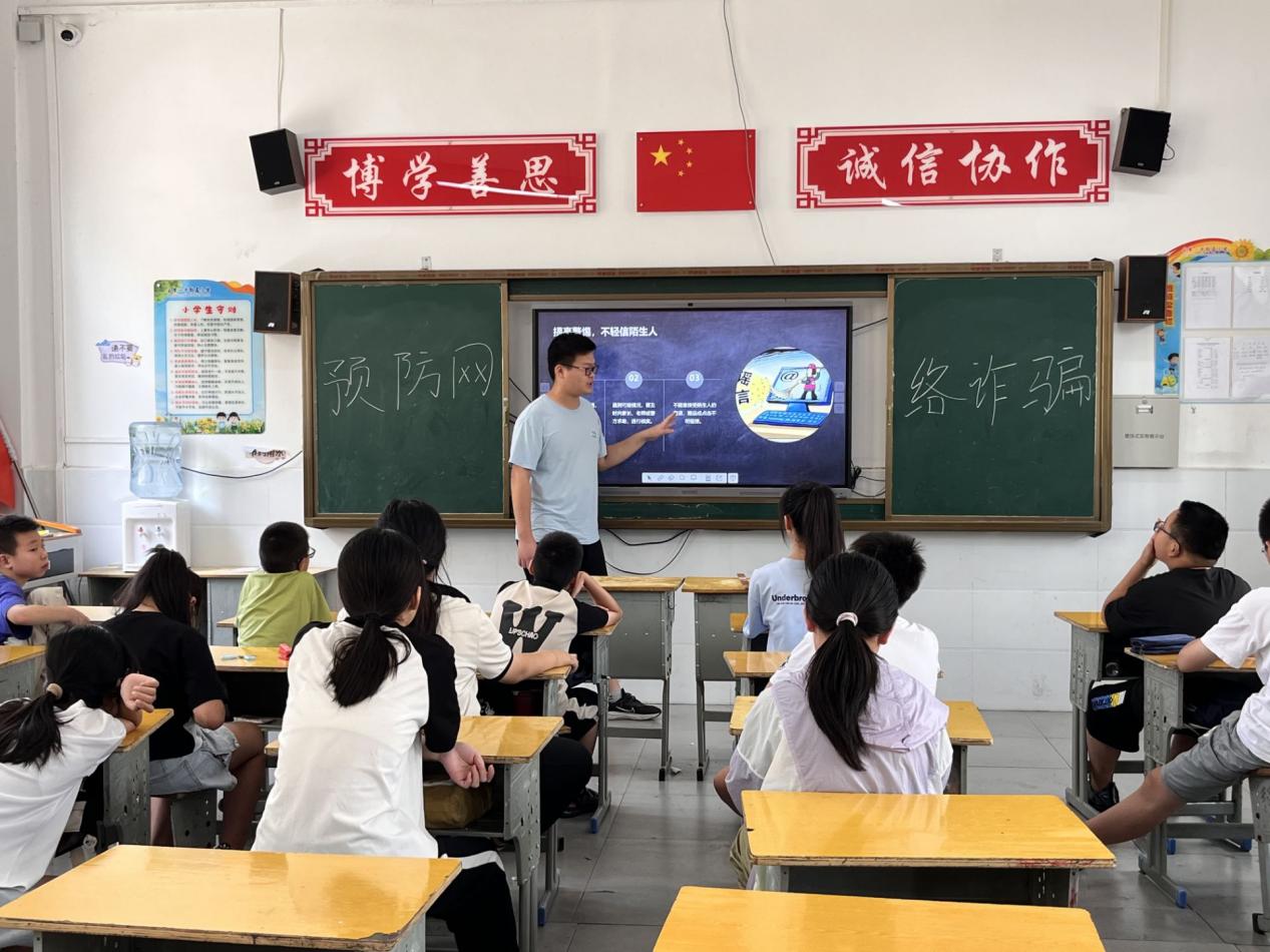 “筑牢數字防線，共繪安全未來”武昌理工學院云夢書韻志愿服務隊開展“網絡安全”主題特色課程