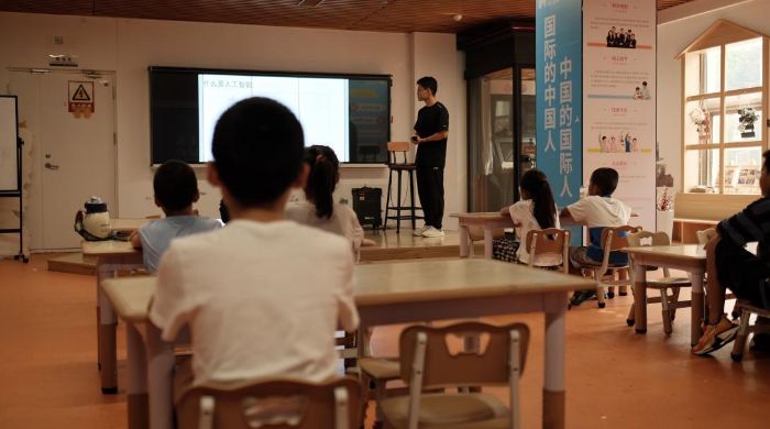 華北電力大學(xué)志愿團(tuán)隊(duì)走進(jìn)保定市圖書(shū)館開(kāi)展AI趣味科普活動(dòng)