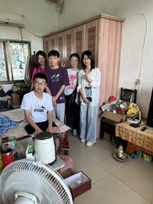 湘大學(xué)子走訪特殊家庭——用陪伴傳遞溫暖
