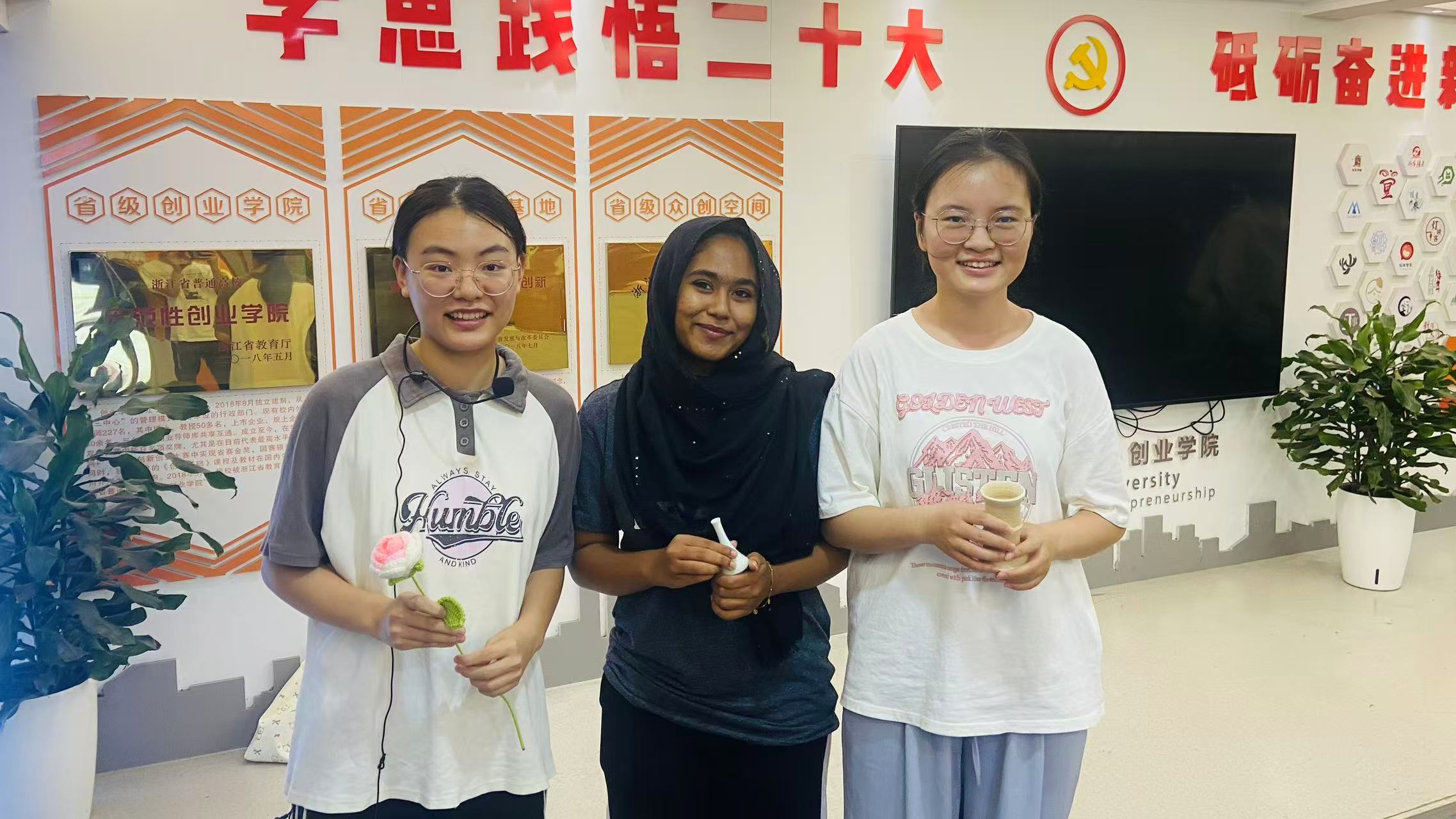 青春為中國式現代化挺膺擔當｜暑期實踐風采：在酒香與青山間，講述美麗浙江故事