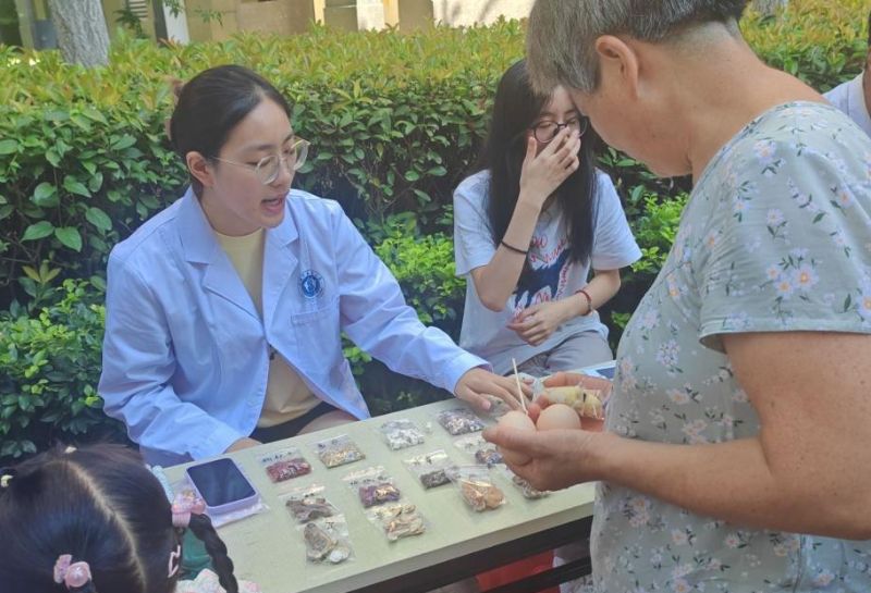 青春力量下鄉 藥香飄溢社區