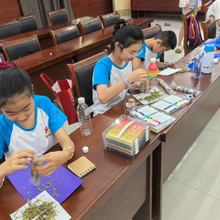 江蘇衛生健康職業學院“藥韻微光”志愿隊為留守兒童開展主題暑期班