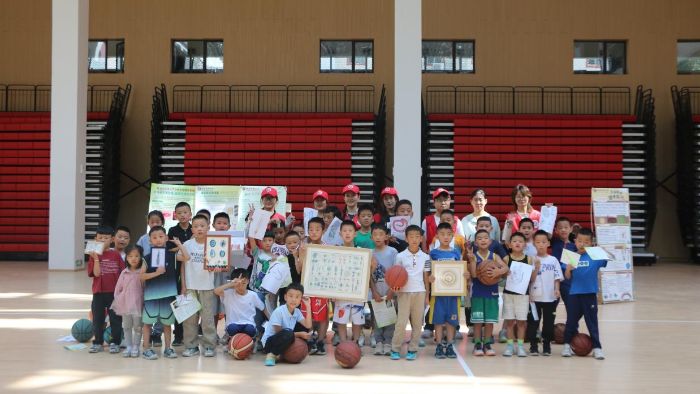 西南醫(yī)科大學(xué)三下鄉(xiāng)：牦牛背上筑防線 紅軍路上續(xù)醫(yī)魂